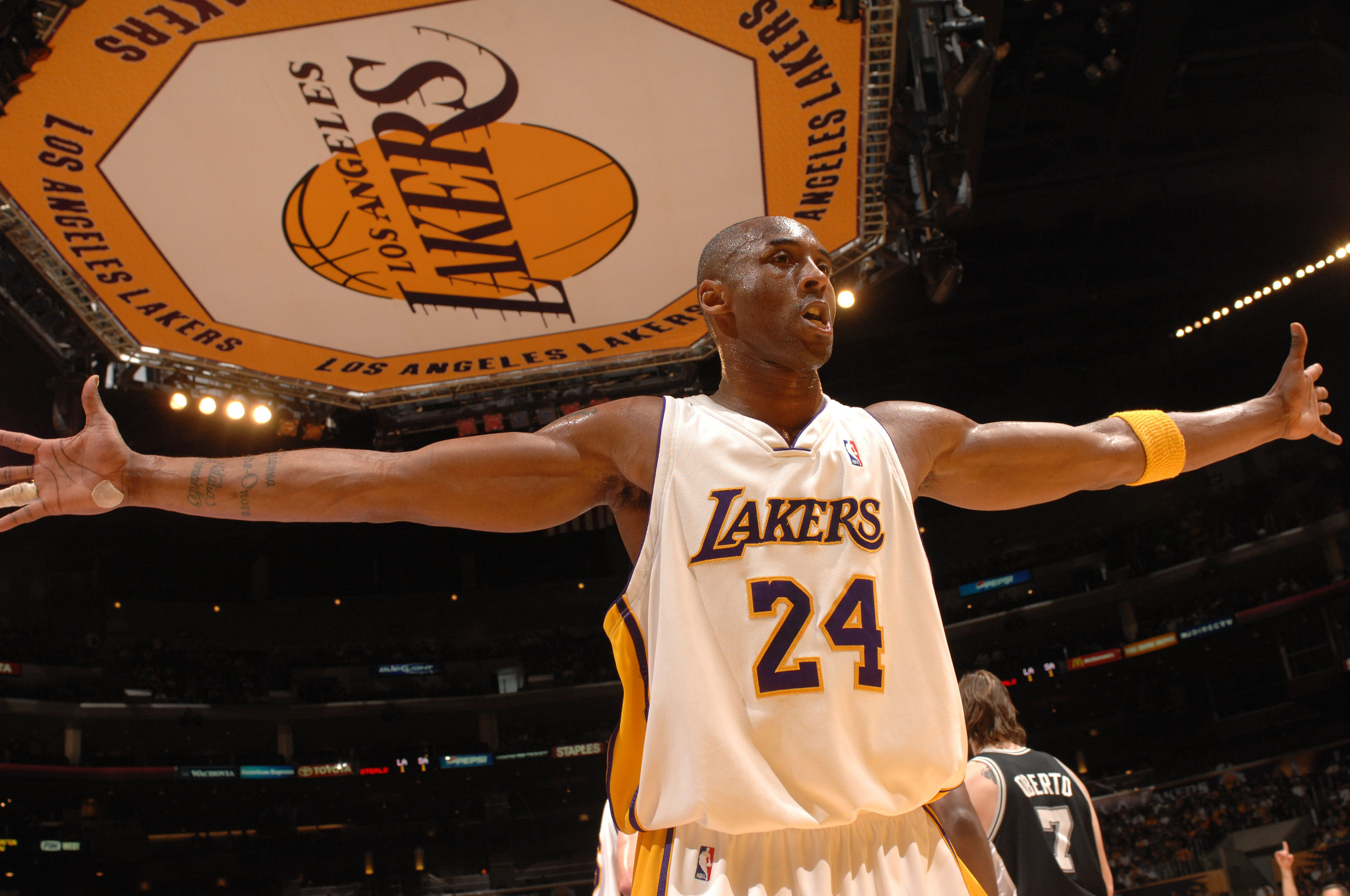 球员突破自 球员突破自